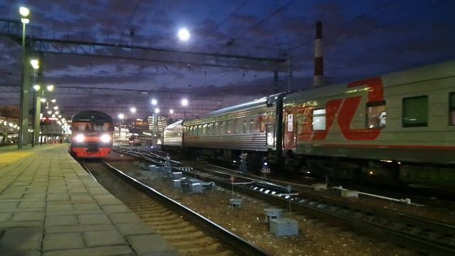 полная луна, Москва-Курская, отправление 57-го "Приосколье" и прибытие 120-го и новейшая Ласточка смотреть онлайн
