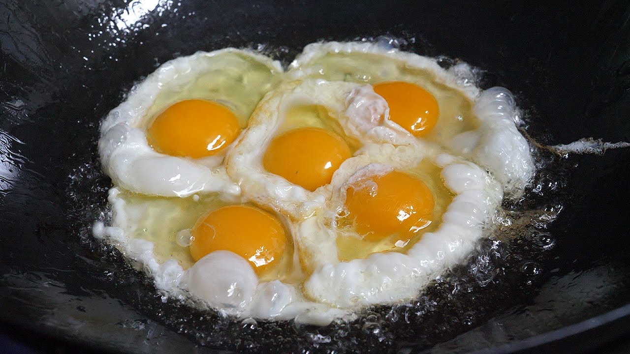 жареное яйцо на жареном рисе - корейская уличная еда смотреть онлайн