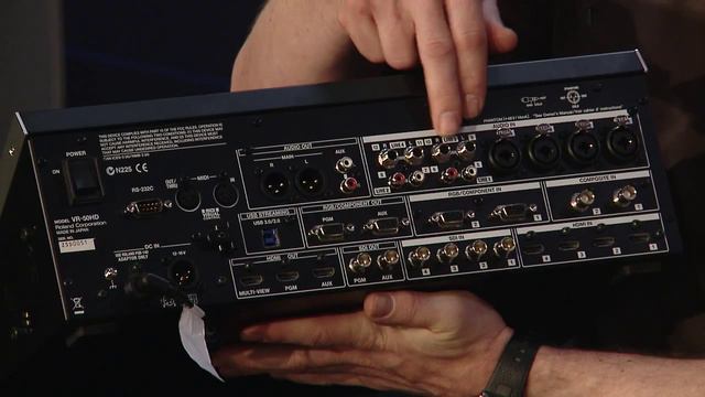 A USB Multi-Format Audio/Video Mixer from Roland смотреть онлайн