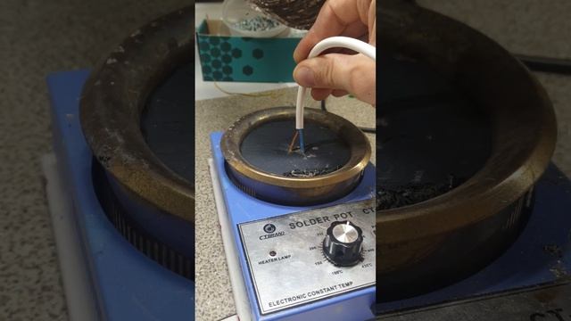 Лужение проводов в паяльной ванне смотреть онлайн