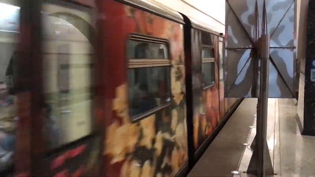 Метропоезд 81-740/741.1 Русич "Акварель" станция метро Волоколамская, маршрут №16 смотреть онлайн