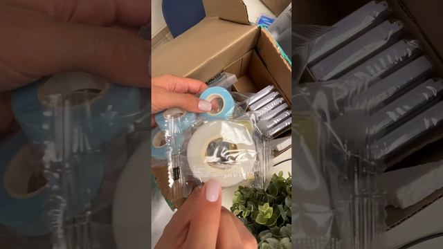 Распаковка материалов для наращивания ресниц