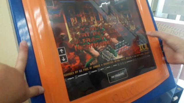 Играю в DOOM на терминале QIWI смотреть онлайн