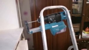 Как установит потолочный карниз если уже стоит натяжной потолок