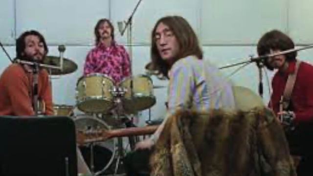 McCartney Plays BASS on Long and Winding Road! смотреть онлайн