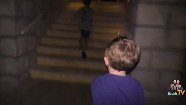 Hello neighbor In Real Life Treasure Hunt in the Dark on Vacation | DavidsTV смотреть онлайн