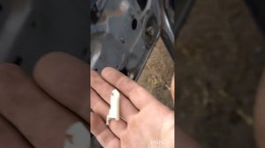 Не открывается дверь изнутри авто, что делать? Простое решение