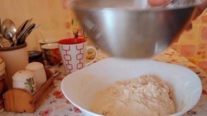 дрожжевое тесто за полчаса.Пеку треугольники с картошкой и мясным фаршем.