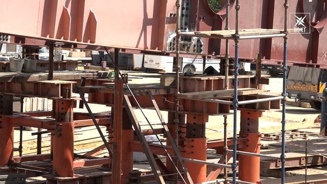 Строители не сбавляют темпов. Приступили к надвижке пролётного строения Афанасьевского моста смотреть онлайн