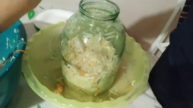 Квашеная капуста в банке. Сочная и хрустящая смотреть онлайн