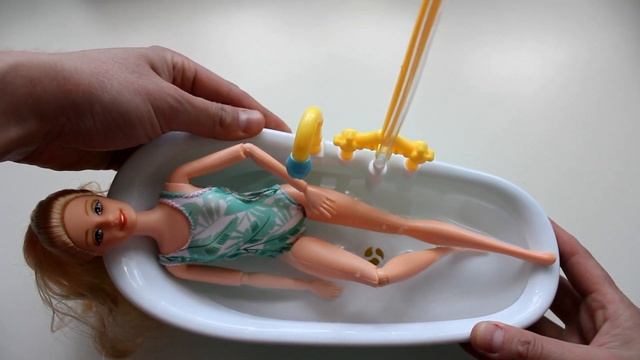 Кукла принимает душ?! ОБЗОР кукольной ванны из магазина Fix Price. смотреть онлайн
