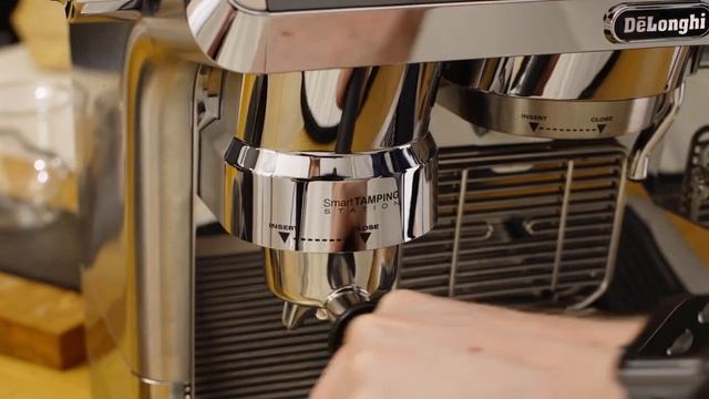Кофеварка рожковая DeLonghi La Specialista EC9865.M смотреть онлайн