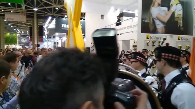 Оркестр Волынщиков Москвы , стройка приходящая а музыка вечна MITEX 2017 смотреть онлайн