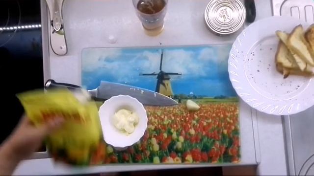 Бутерброды с шпротами - Закуски к пенному смотреть онлайн