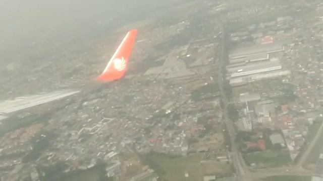 Очень красивый взлёт Боинга из аэропорта города Джакарта и заход на посадку остров Батам. Индонезия смотреть онлайн