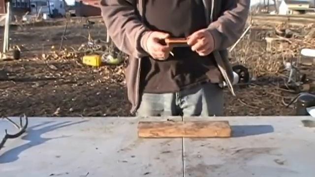 Using a Bear Grylls tinderbox outside смотреть онлайн