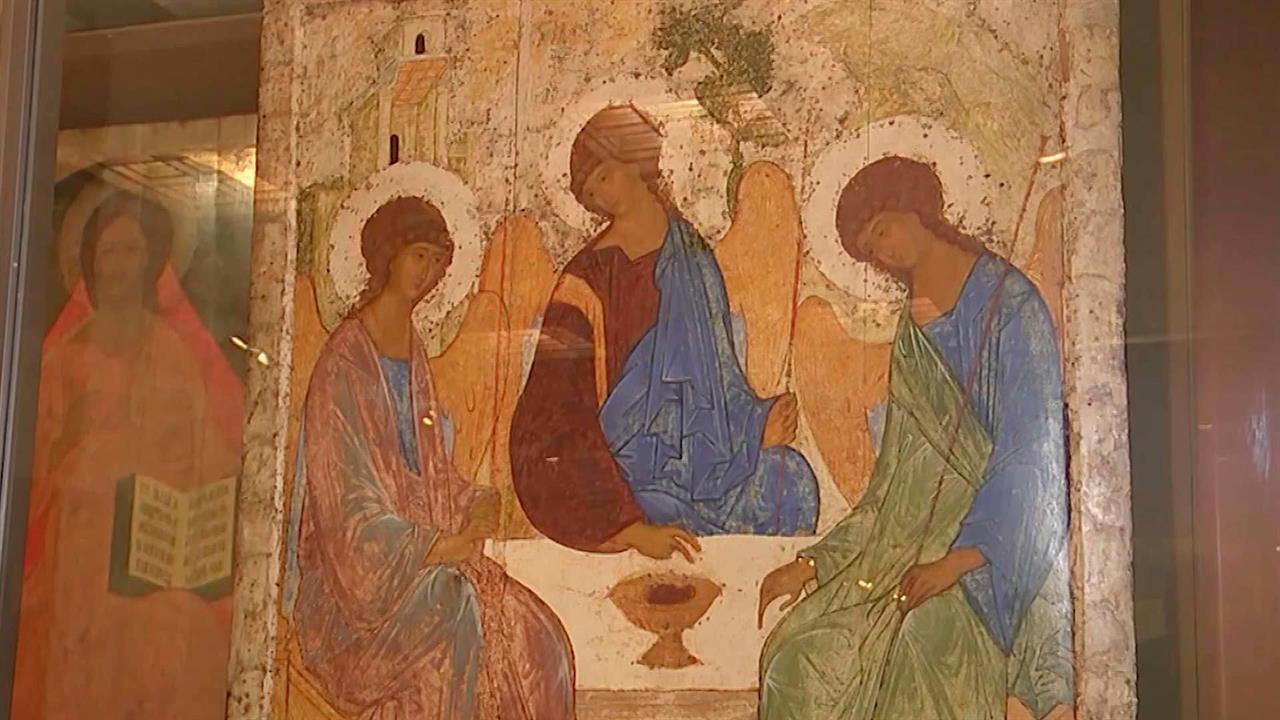 Специалисты Третьяковки вернули «Троицу» в иконостас Лавры
