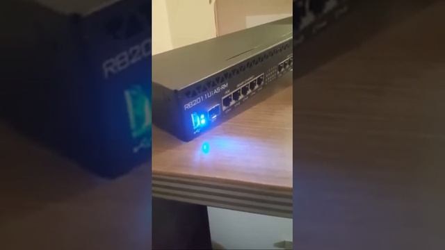 Mikrotik RB2011 Unboxing смотреть онлайн