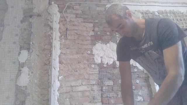 Армянская штукатурка гипс+опилки.Нанесение накидыванием раствора. смотреть онлайн