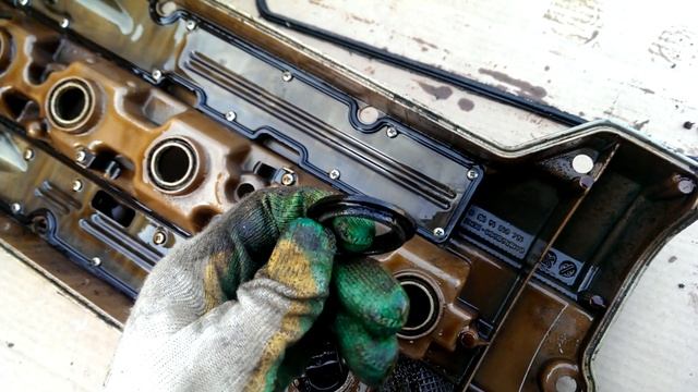 Масло в свечных колодцах W210, М104.995 смотреть онлайн