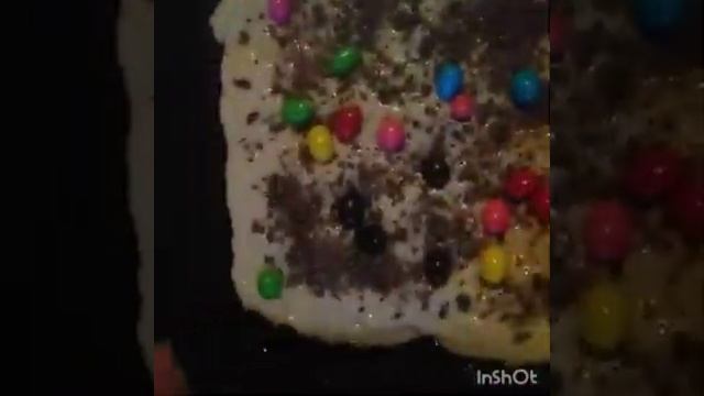 Быстрый пирог на кефире с шоколадом.