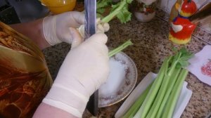 Суп с сельдереем . Диетический суп за 20 минут .