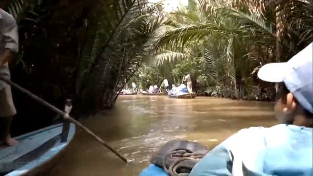 Прогулка на лодке по Вьетнаму A boat ride on Vietnam смотреть онлайн