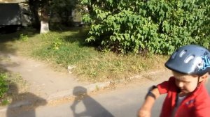 Как научить ребёнка кататься на самокате