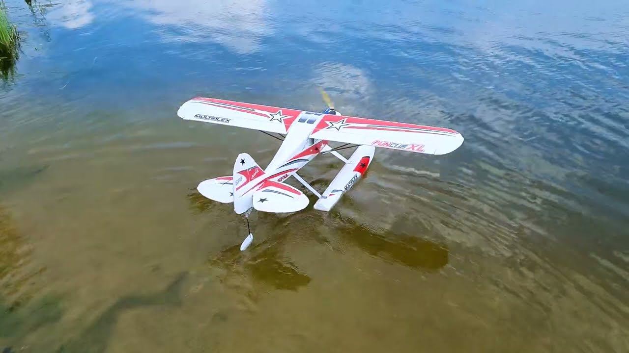 Радиоуправляемый гидросамолёт Fun Cub вроде, первый облёт на новом водоёме. авиамодельный кружок. смотреть онлайн
