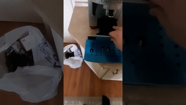 Обслуживаем кофемашину "Делонги Магнифика капучино". смотреть онлайн