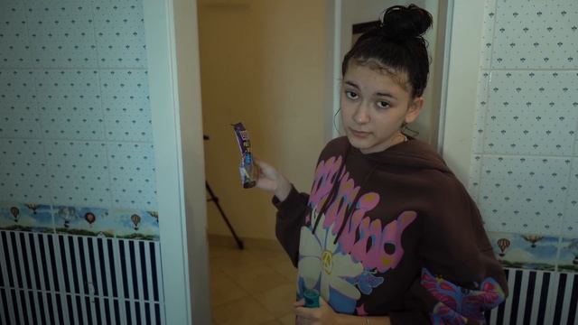 24 часа на УНИТАЗЕ?ЗАКРЫЛАСЬ В ТУАЛЕТЕ ?ЛЕОН В ШОКЕ?Liza Nice смотреть онлайн