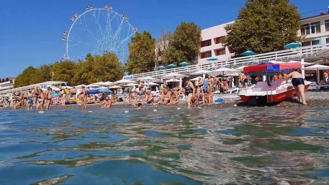 ЛАЗАРЕВСКОЕ 2020?СОЧИ. Центральный пляж! Чистая водичка и девушка с веслом! смотреть онлайн