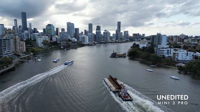 DJI Mavic 3 Classic Vs DJI Mini 3 Pro - Full Drone Comparison | DansTube.TV