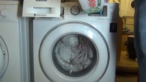 Samsung Ecobubble WF80F5U4W Washing Machine : load program and start (Pt 1/16)