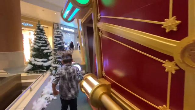 Check out!!!Milana with Mark visiting Santa’s Flight Academy!!! #сантаклаус #новыйгод #2021 #Santa смотреть онлайн