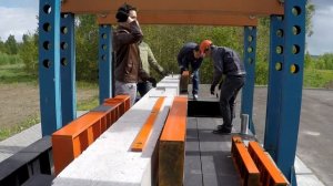 Испытание железобетонного ригеля на силовом стенде