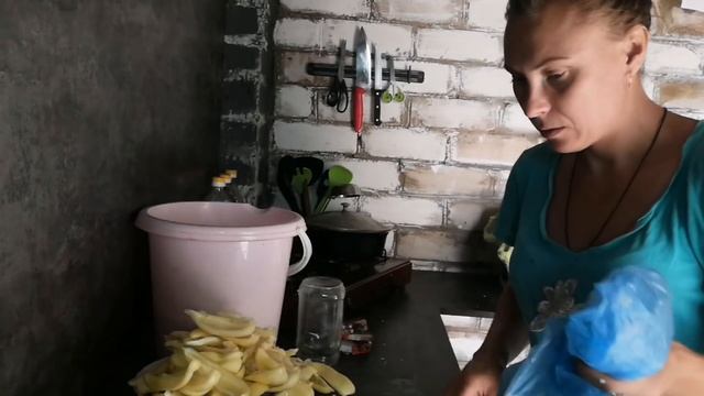 ВЛОГ. В ДЕРЕВНЕ ТАК, ЖЕНА ИЗ ДОМА, МУЖ В САРАЙ смотреть онлайн