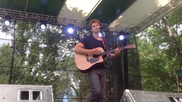 Keegan Allen - "Fade Away" (LIVE) смотреть онлайн