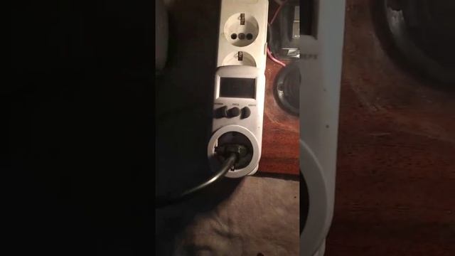 Коробочка Новая с другим Ваттметром Пылесос 1300 Watt потребление Ноль смотреть онлайн