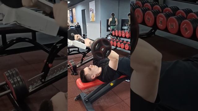 французский жим +жим узким хватом смотреть онлайн