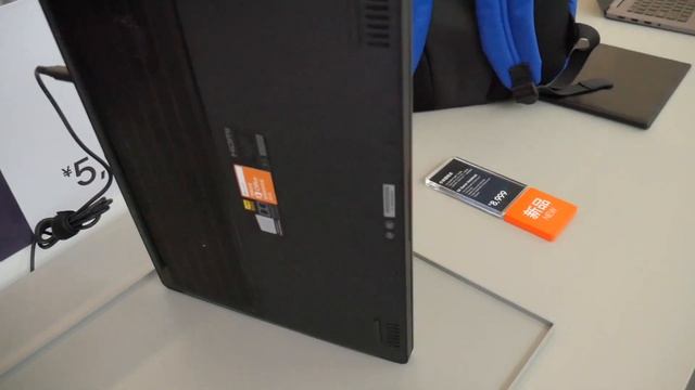 【罗哥快测评】小米游戏本第一印象，我不信你真背去上班玩游戏 смотреть онлайн