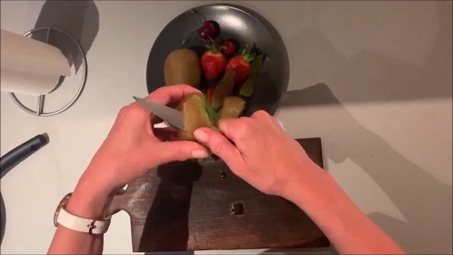 С книгой на кухне - 1 смотреть онлайн