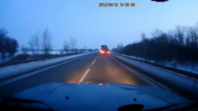 взорвалось колесо на грузовике.mp4 смотреть онлайн
