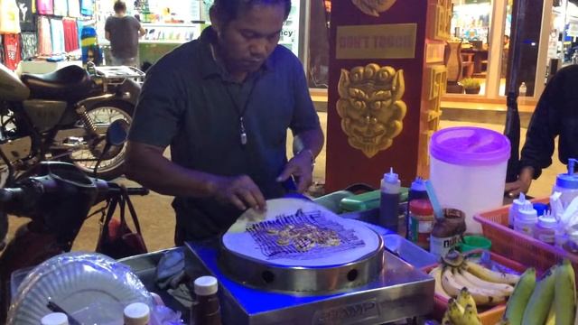 Таец с женой жарит блины смотреть онлайн