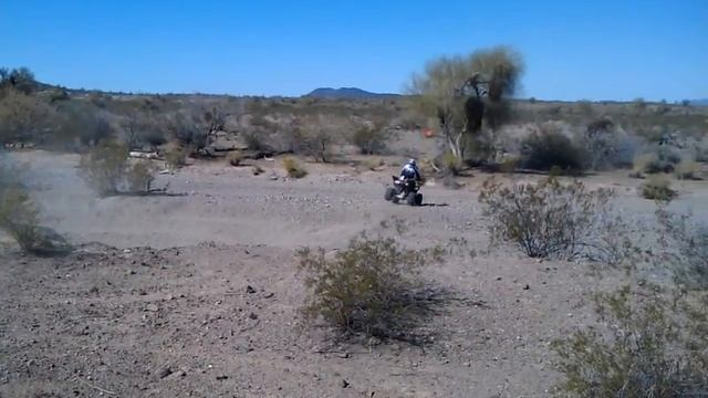 ltz suzuki 400 doing some jumps смотреть онлайн