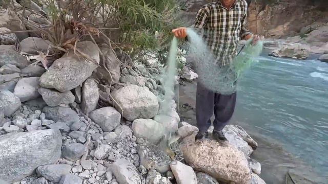 Fishing in the roaring river by a nomadic family: Babak and Narges...Iran 2023 смотреть онлайн