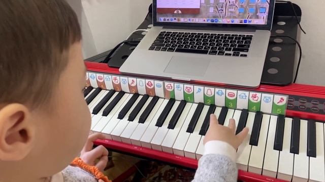 Soft Mozart academy Level A, учимся играть Хроматическую гамму правой рукой смотреть онлайн