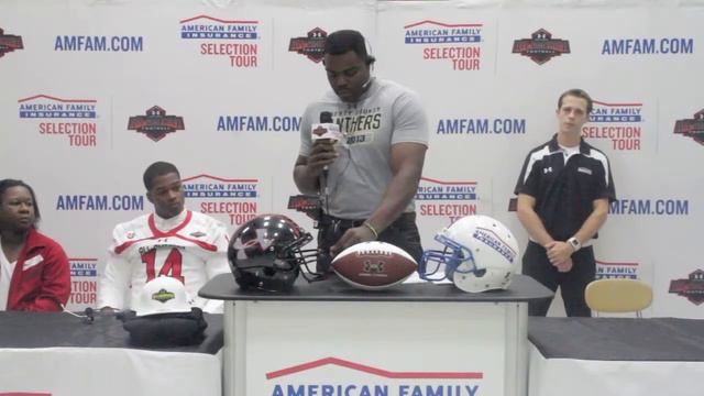 Raekwon McMilan Receives 2014 Under Armour All American Jersey смотреть онлайн
