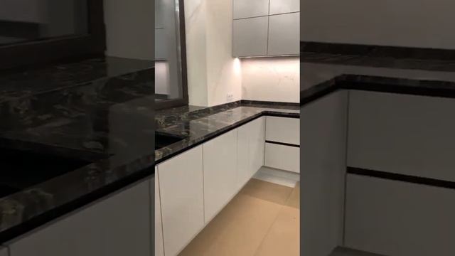 Столешница на кухню из натурального гранита.