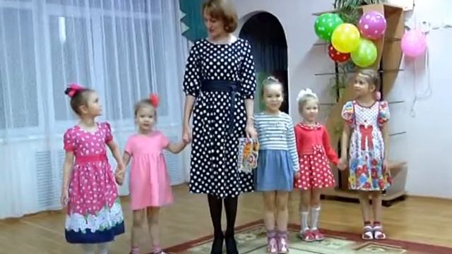 Актерами предложила стать участникам проекта "Почитай мне сказку" директор ФЦ "Вертикаль" смотреть онлайн